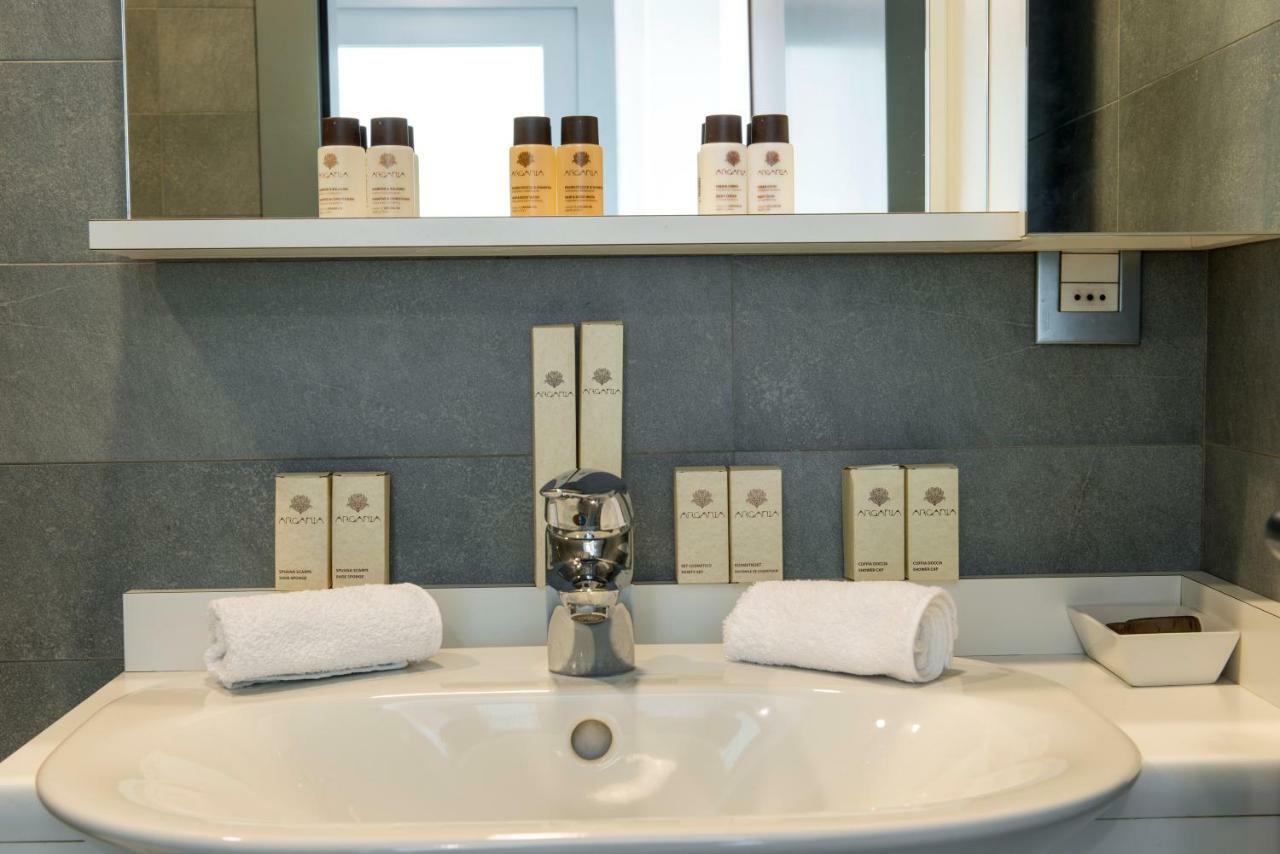 Bnbutler - Duomo Apartment - Galleria Unione มิลาน ภายนอก รูปภาพ