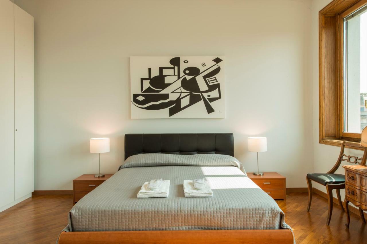 Bnbutler - Duomo Apartment - Galleria Unione มิลาน ภายนอก รูปภาพ